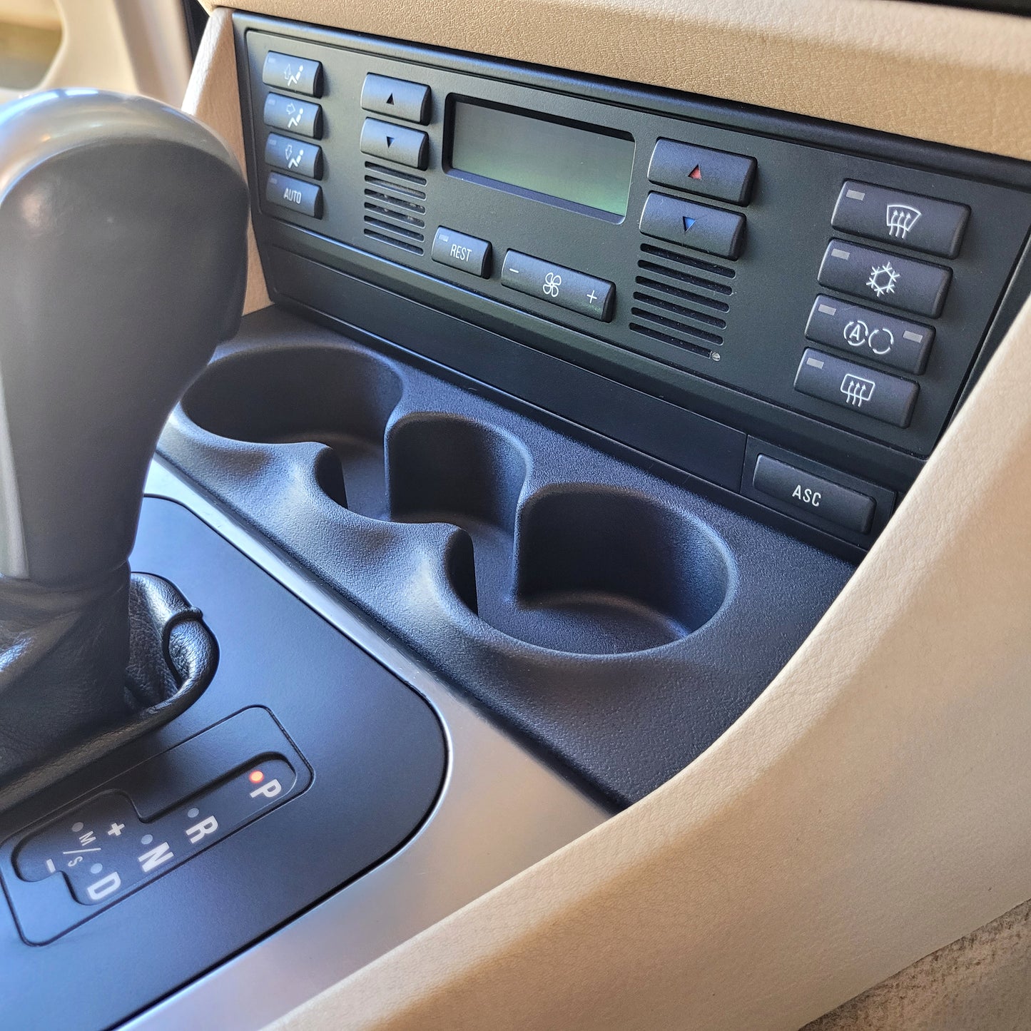 Trojitý přední držák na pohár BMW E39